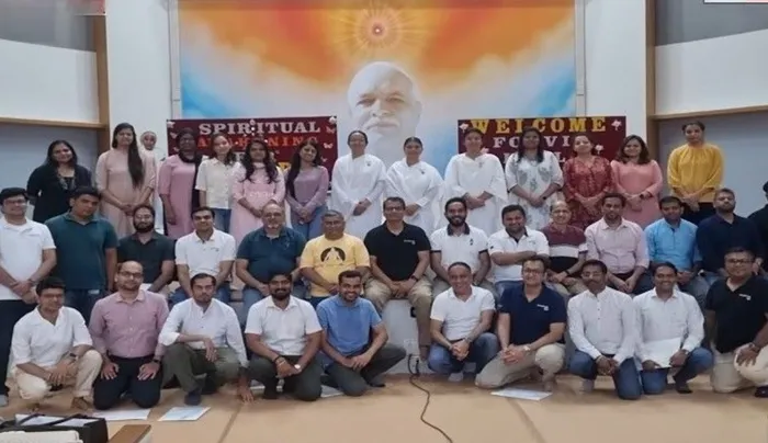 पुणे के जगदंबा भवन में वरिष्ठ प्रबंधकों ने सीखे मन और भावनाओं को नियंत्रित करने के सूत्र पुणे के जगदंबा भवन में वरिष्ठ प्रबंधकों ने सीखे मन और भावनाओं को नियंत्रित करने के सूत्र