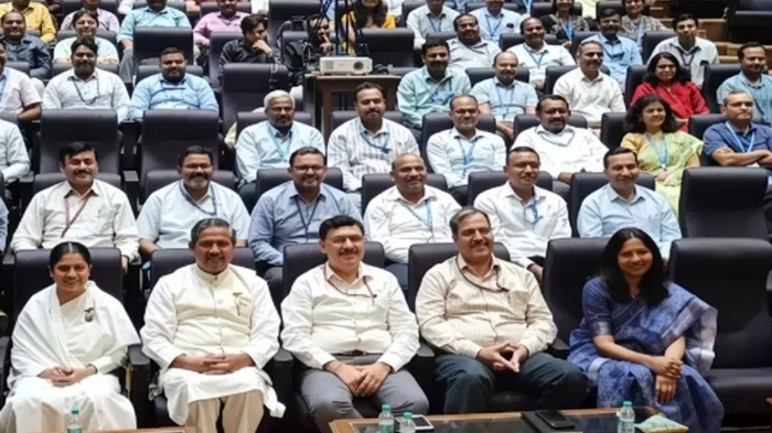 रेल मंत्रालय के अधिकारियों के लिए तनाव मुक्त जीवन शैली पर विशेष कार्यशाला का आयोजन रेल मंत्रालय के अधिकारियों के लिए तनाव मुक्त जीवन शैली पर विशेष कार्यशाला का आयोजन