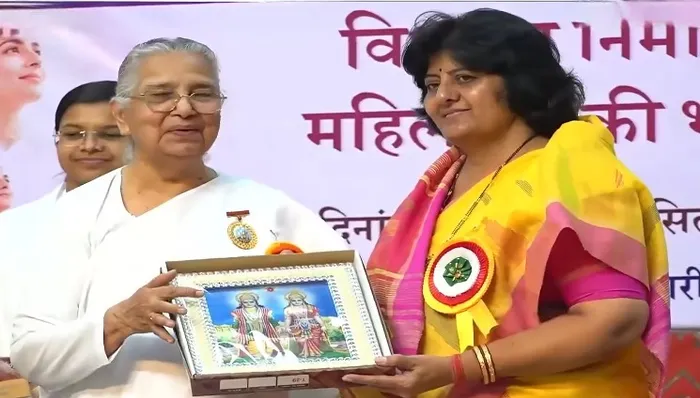 रायपुर में महिला उत्थान आध्यात्मिक सम्मेलन में श्रेष्ठ समाज निर्माण पर जोर — gallery photo 1
