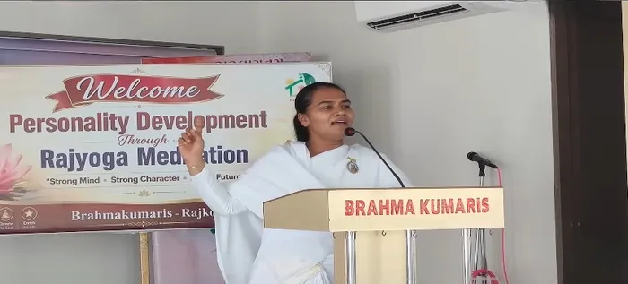 राजकोट: मारवाड़ी विश्वविद्यालय के 500 विद्यार्थियों ने राजयोग के माध्यम से व्यक्तित्व विकास एवं नैतिक जीवन का लिया संकल्प — gallery photo 1