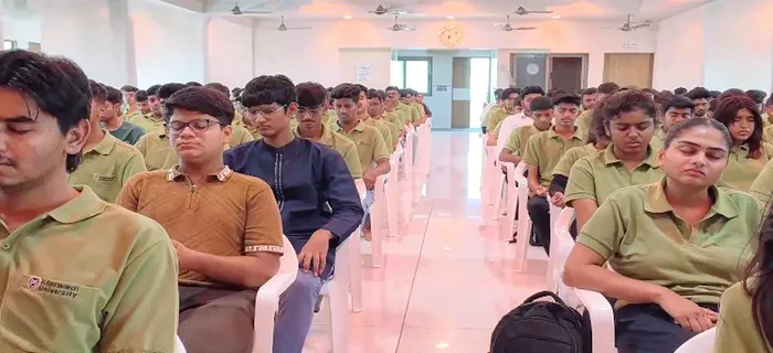 राजकोट: मारवाड़ी विश्वविद्यालय के 500 विद्यार्थियों ने राजयोग के माध्यम से व्यक्तित्व विकास एवं नैतिक जीवन का लिया संकल्प — gallery photo 4