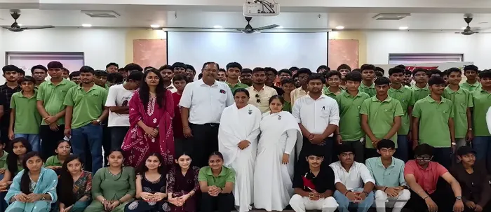 राजकोट: मारवाड़ी विश्वविद्यालय के 500 विद्यार्थियों ने राजयोग के माध्यम से व्यक्तित्व विकास एवं नैतिक जीवन का लिया संकल्प — gallery photo 3