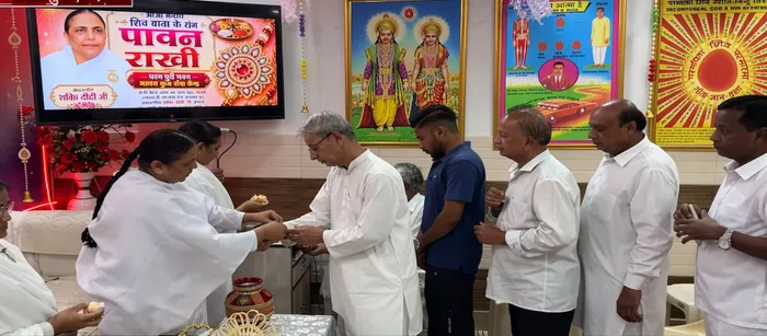 रक्षाबंधन पर ब्रह्माकुमारीज़ ने देशभर में बांधा ईश्वरीय रक्षा सूत्र, दिया पवित्रता और शांति का संदेश — photo gallery 1 रक्षाबंधन पर ब्रह्माकुमारीज़ ने देशभर में बांधा ईश्वरीय रक्षा सूत्र, दिया पवित्रता और शांति का संदेश — photo gallery 1