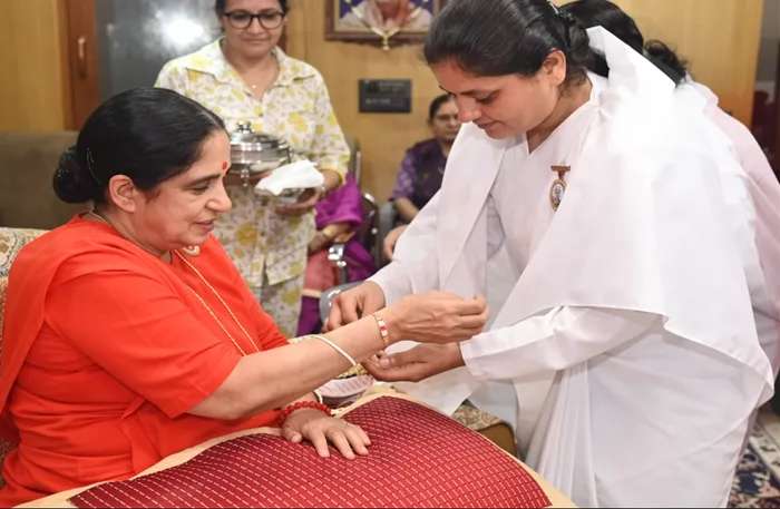 रक्षाबंधन पर ब्रह्माकुमारीज़ ने देशभर में बांधा ईश्वरीय रक्षा सूत्र, दिया पवित्रता और शांति का संदेश — article photo 16 रक्षाबंधन पर ब्रह्माकुमारीज़ ने देशभर में बांधा ईश्वरीय रक्षा सूत्र, दिया पवित्रता और शांति का संदेश — article photo 16