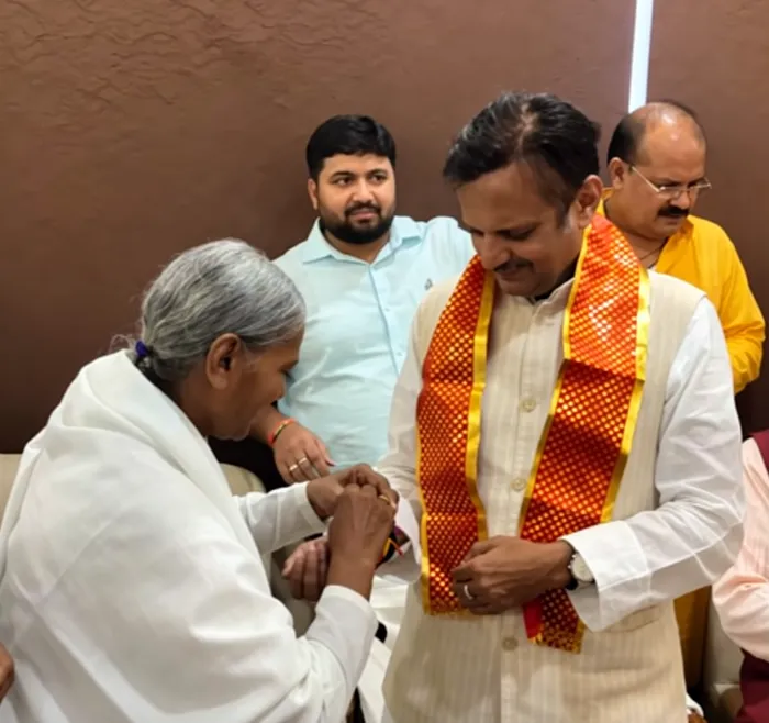 रक्षाबंधन पर ब्रह्माकुमारीज़ ने देशभर में बांधा ईश्वरीय रक्षा सूत्र, दिया पवित्रता और शांति का संदेश — article photo 26 रक्षाबंधन पर ब्रह्माकुमारीज़ ने देशभर में बांधा ईश्वरीय रक्षा सूत्र, दिया पवित्रता और शांति का संदेश — article photo 26