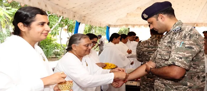 रक्षाबंधन पर ब्रह्माकुमारीज़ ने देशभर में बांधा ईश्वरीय रक्षा सूत्र, दिया पवित्रता और शांति का संदेश — article photo 33 रक्षाबंधन पर ब्रह्माकुमारीज़ ने देशभर में बांधा ईश्वरीय रक्षा सूत्र, दिया पवित्रता और शांति का संदेश — article photo 33