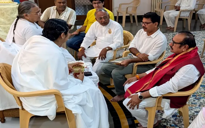 रक्षाबंधन पर ब्रह्माकुमारीज़ ने देशभर में बांधा ईश्वरीय रक्षा सूत्र, दिया पवित्रता और शांति का संदेश — article photo 37 रक्षाबंधन पर ब्रह्माकुमारीज़ ने देशभर में बांधा ईश्वरीय रक्षा सूत्र, दिया पवित्रता और शांति का संदेश — article photo 37