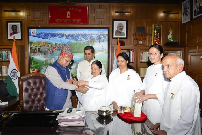 राजधानी शिमला में रक्षाबंधन पर माननीय राज्यपाल, मुख्यमंत्री एवं उच्च अधिकारियों को ब्रह्माकुमारी बहनों द्वारा राखी अर्पण