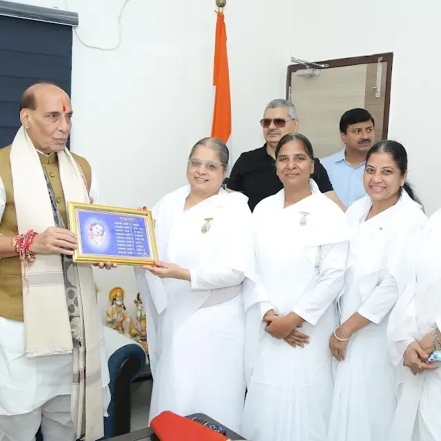 ब्रह्माकुमारी बहनों ने रक्षा मंत्री एवं सेना प्रमुखों को परमात्म स्नेह की राखी बांधी