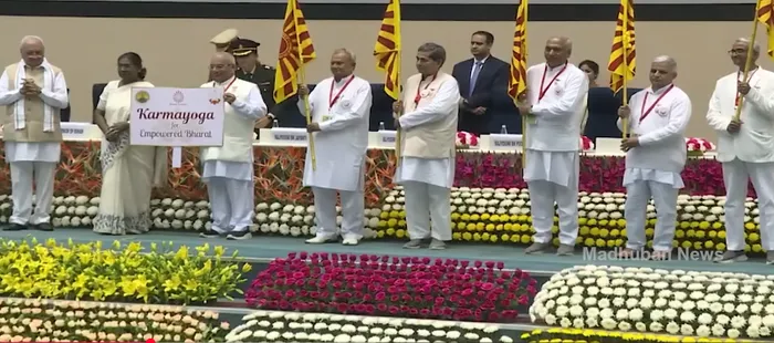 राष्ट्रपति द्रौपदी मुर्मू जी के करकमलों द्वारा नई दिल्ली के विज्ञान भवन में “कर्मयोग फॉर एंपावर्ड भारत” राष्ट्रीय अभियान का शुभारंभ — gallery photo 14