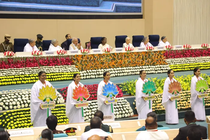 राष्ट्रपति द्रौपदी मुर्मू जी के करकमलों द्वारा नई दिल्ली के विज्ञान भवन में “कर्मयोग फॉर एंपावर्ड भारत” राष्ट्रीय अभियान का शुभारंभ — gallery photo 3