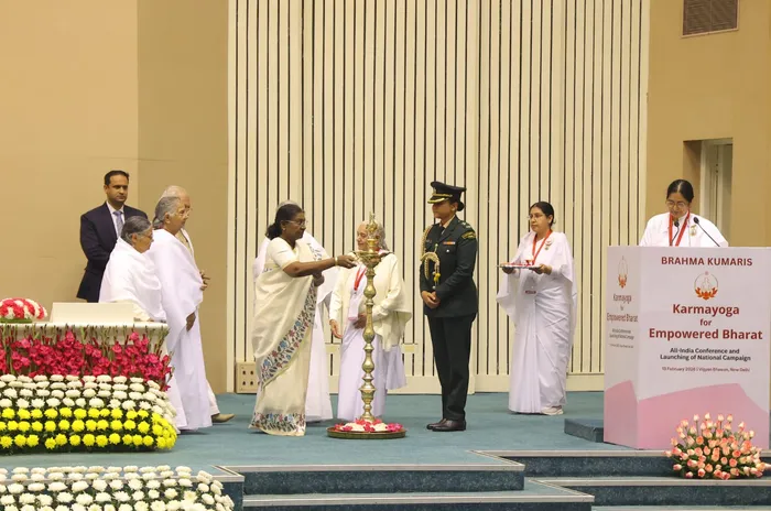 राष्ट्रपति द्रौपदी मुर्मू जी के करकमलों द्वारा नई दिल्ली के विज्ञान भवन में “कर्मयोग फॉर एंपावर्ड भारत” राष्ट्रीय अभियान का शुभारंभ — gallery photo 2