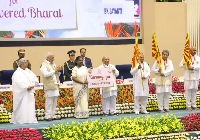 राष्ट्रपति द्रौपदी मुर्मू जी के करकमलों द्वारा नई दिल्ली के विज्ञान भवन में “कर्मयोग फॉर एंपावर्ड भारत” राष्ट्रीय अभियान का शुभारंभ — gallery photo 6