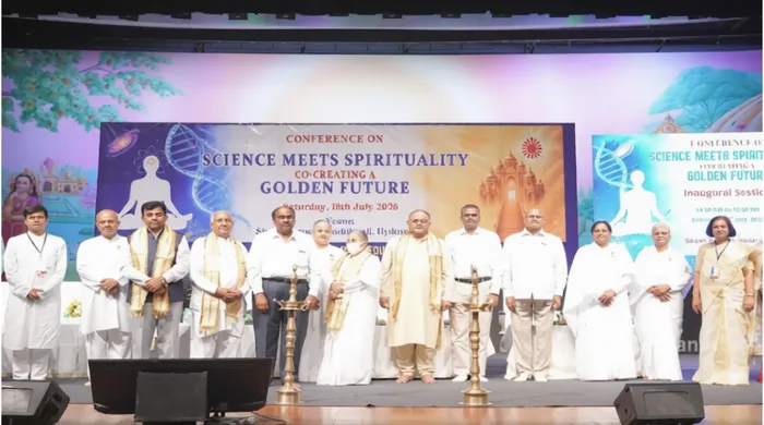 विज्ञान और आध्यात्म के संगम से स्वर्णिम भविष्य निर्माण का आह्वान विज्ञान और आध्यात्म के संगम से स्वर्णिम भविष्य निर्माण का आह्वान