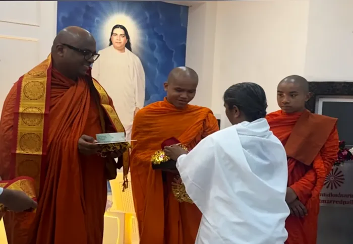 सिकंदराबाद में संत सम्मान समारोह, शांति और सद्भाव का संदेश — photo gallery 4 सिकंदराबाद में संत सम्मान समारोह, शांति और सद्भाव का संदेश — photo gallery 4