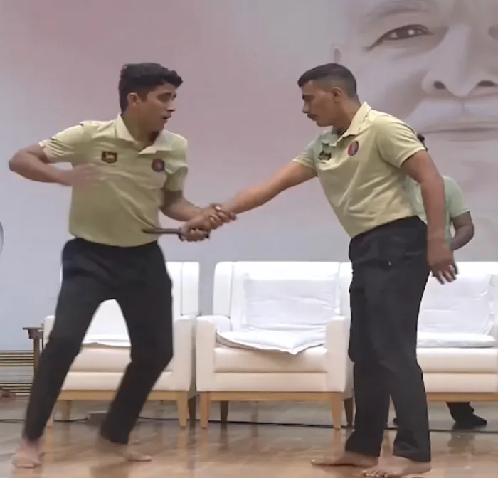 आत्मबल के साथ स्वुरक्षा का संकल्प — ब्रह्माकुमारीज़ मुख्यालय में सेल्फ डिफेंस प्रशिक्षण — gallery photo 2