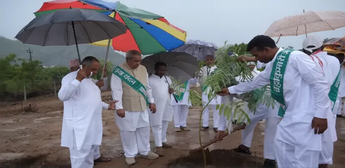 राज्य सरकार के सहयोग से ब्रह्माकुमारीज़ की हरित पहल – 16 बीघा भूमि पर 5000 वृक्ष लगाने का संकल्प — gallery photo 5