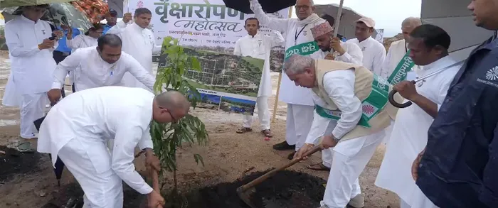 राज्य सरकार के सहयोग से ब्रह्माकुमारीज़ की हरित पहल – 16 बीघा भूमि पर 5000 वृक्ष लगाने का संकल्प — gallery photo 2