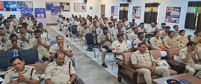 बिलासपुर में 150 पुलिस अधिकारियों के लिए तनाव प्रबंधन एवं मानसिक स्वास्थ्य प्रशिक्षण — photo gallery 3 बिलासपुर में 150 पुलिस अधिकारियों के लिए तनाव प्रबंधन एवं मानसिक स्वास्थ्य प्रशिक्षण — photo gallery 3