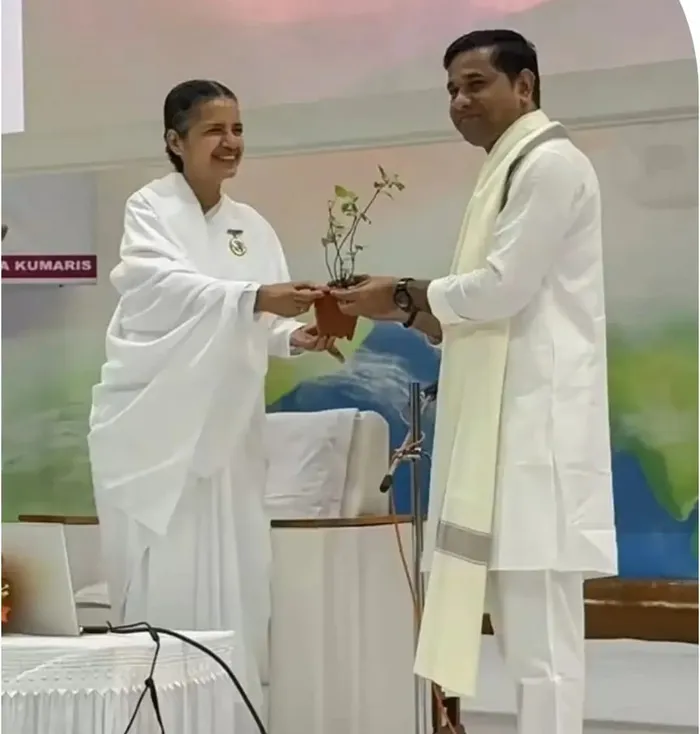 आध्यात्मिक ऊर्जा से अभिभूत हुए त्रिपुरा के मंत्री श्री सुधांशु दास, ब्रह्माकुमारीज़ मुख्यालय में साझा किए प्रेरणादायक… आध्यात्मिक ऊर्जा से अभिभूत हुए त्रिपुरा के मंत्री श्री सुधांशु दास, ब्रह्माकुमारीज़ मुख्यालय में साझा किए प्रेरणादायक अनुभव — photo gallery 2