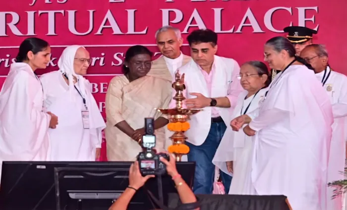 राष्ट्रपति श्रीमती द्रौपदी मुर्मू जी ने वडोदरा में ग्लोबल स्पिरिचुअल पैलेस रिट्रीट सेंटर का किया लोकार्पण — photo gal… राष्ट्रपति श्रीमती द्रौपदी मुर्मू जी ने वडोदरा में ग्लोबल स्पिरिचुअल पैलेस रिट्रीट सेंटर का किया लोकार्पण — photo gallery 8