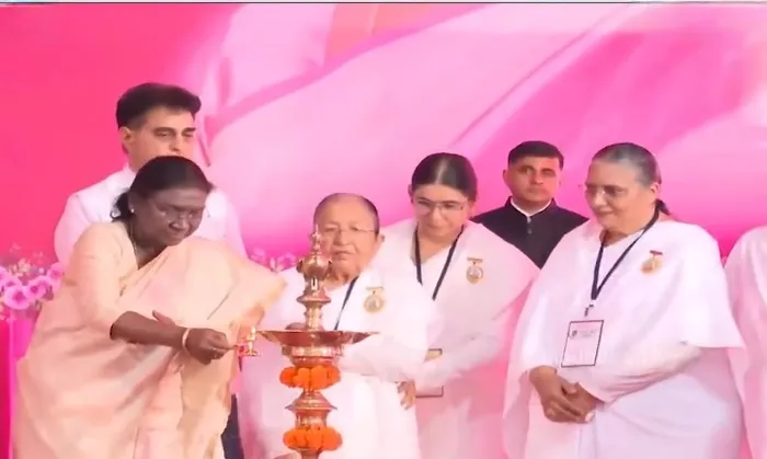 राष्ट्रपति श्रीमती द्रौपदी मुर्मू जी ने वडोदरा में ग्लोबल स्पिरिचुअल पैलेस रिट्रीट सेंटर का किया लोकार्पण — photo gal… राष्ट्रपति श्रीमती द्रौपदी मुर्मू जी ने वडोदरा में ग्लोबल स्पिरिचुअल पैलेस रिट्रीट सेंटर का किया लोकार्पण — photo gallery 1