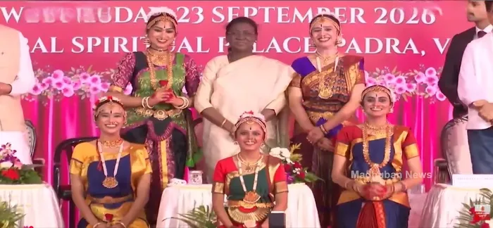 राष्ट्रपति श्रीमती द्रौपदी मुर्मू जी ने वडोदरा में ग्लोबल स्पिरिचुअल पैलेस रिट्रीट सेंटर का किया लोकार्पण — photo gal… राष्ट्रपति श्रीमती द्रौपदी मुर्मू जी ने वडोदरा में ग्लोबल स्पिरिचुअल पैलेस रिट्रीट सेंटर का किया लोकार्पण — photo gallery 4