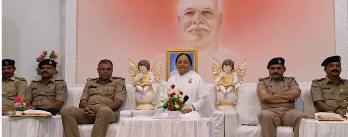 वड़ोदरा के अटलादरा में पुलिसकर्मियों ने सुना मानसिक सशक्तिकरण का संदेश