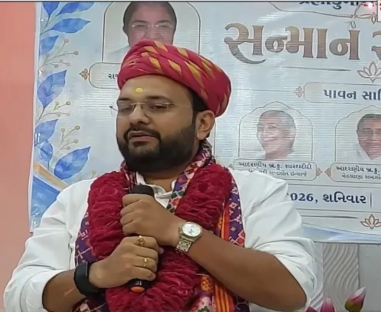 वडोदरा में ब्रह्माकुमारीज़ ने सांसद डॉ. हेमांग जोशी का किया अभिनंदन, बीके शिवानी दीदी ने दिया स्व-शक्ति बढ़ाने का संद… वडोदरा में ब्रह्माकुमारीज़ ने सांसद डॉ. हेमांग जोशी का किया अभिनंदन, बीके शिवानी दीदी ने दिया स्व-शक्ति बढ़ाने का संदेश — photo gallery 3