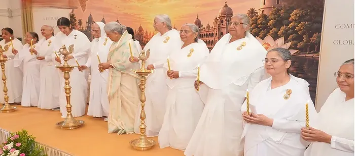 वडोदरा के लक्ष्मी विलास पैलेस में बीके शिवानी दीदी का प्रेरणादायी संदेश — मानवीय मूल्यों और मूल्यनिष्ठ नेतृत्व से होग… वडोदरा के लक्ष्मी विलास पैलेस में बीके शिवानी दीदी का प्रेरणादायी संदेश — मानवीय मूल्यों और मूल्यनिष्ठ नेतृत्व से होगा सकारात्मक परिवर्तन — article photo 21