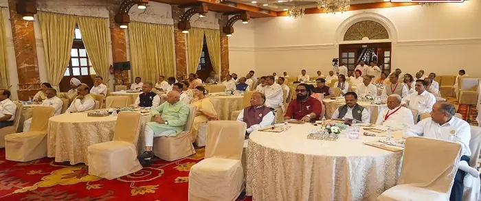 वडोदरा के लक्ष्मी विलास पैलेस में बीके शिवानी दीदी का प्रेरणादायी संदेश — मानवीय मूल्यों और मूल्यनिष्ठ नेतृत्व से होग… वडोदरा के लक्ष्मी विलास पैलेस में बीके शिवानी दीदी का प्रेरणादायी संदेश — मानवीय मूल्यों और मूल्यनिष्ठ नेतृत्व से होगा सकारात्मक परिवर्तन — article photo 19