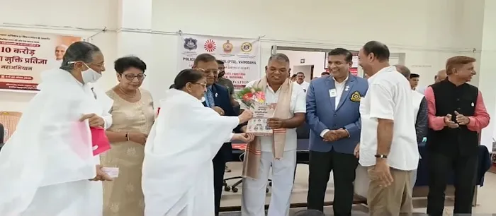 वडोदरा में पुलिस अधिकारियों एवं प्रशिक्षुओं के लिए सम्मान एवं प्रेरणा समारोह का आयोजन — photo gallery 1 वडोदरा में पुलिस अधिकारियों एवं प्रशिक्षुओं के लिए सम्मान एवं प्रेरणा समारोह का आयोजन — photo gallery 1