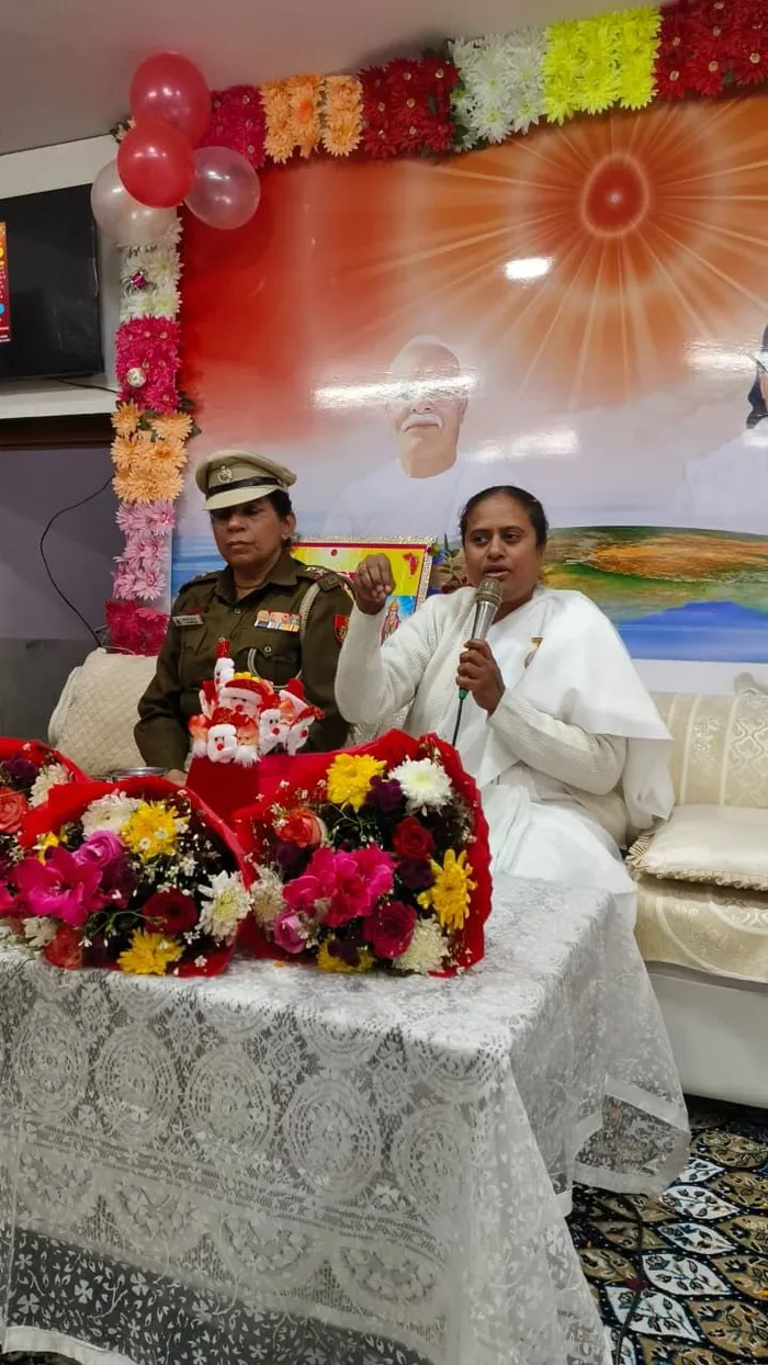 पश्चिमी दिल्ली में ओम विहार ब्रह्माकुमारी सेवा केंद्र द्वारा मेडिटेशन डे एवं क्रिसमस डे समारोह आयोजित — gallery photo 7